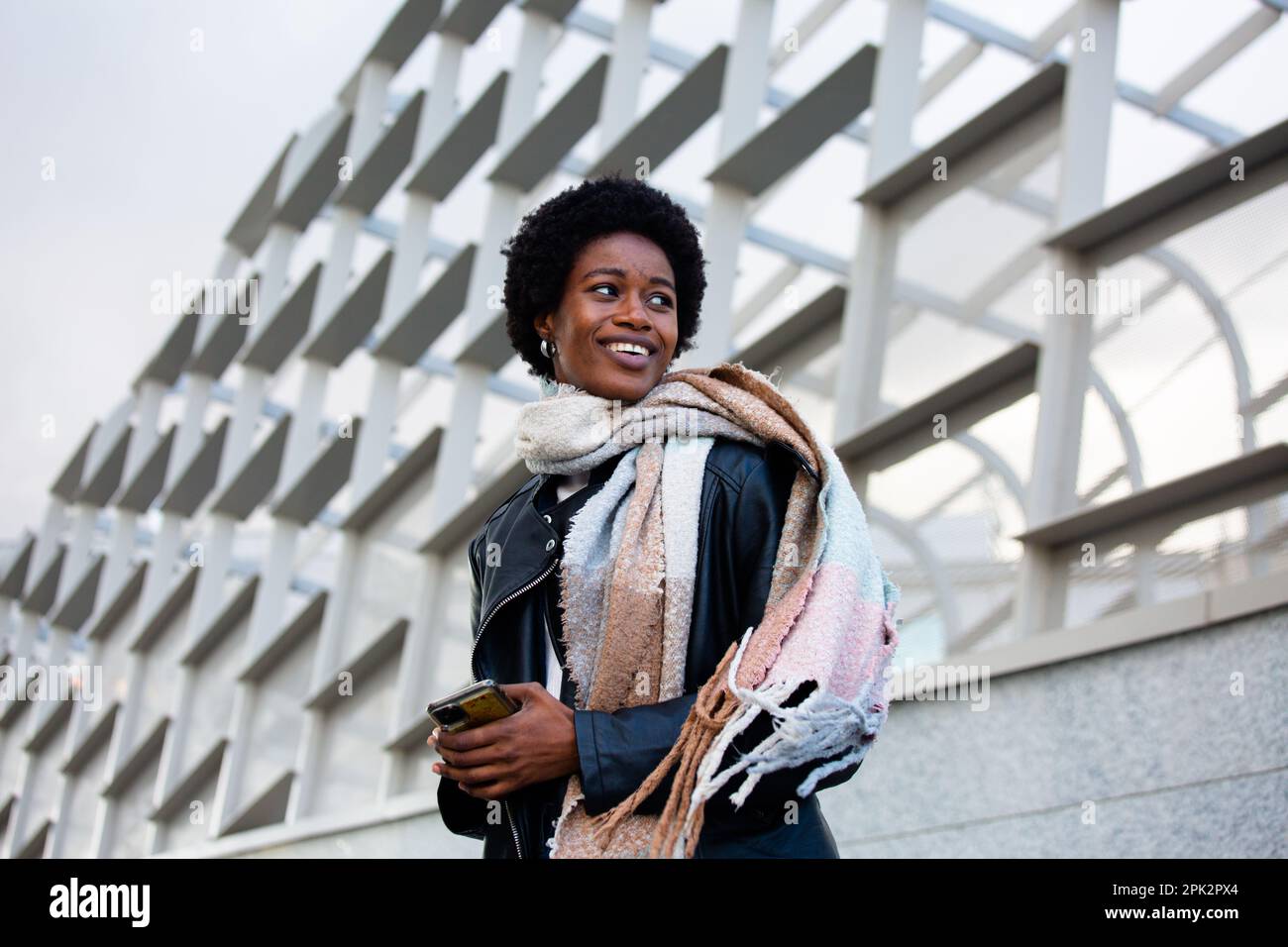 Afrikanisches Mädchen im Park Stockfoto