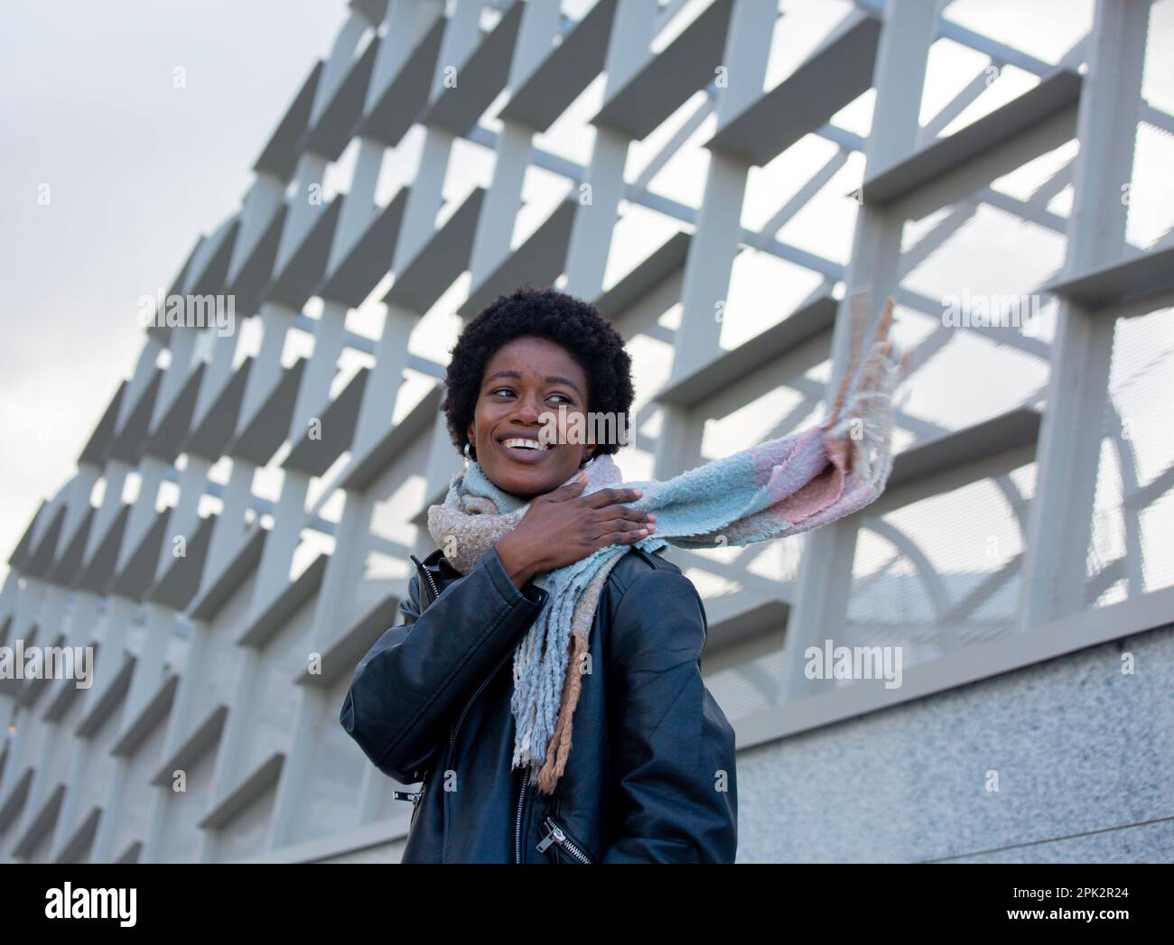 Afrikanisches Mädchen im Park Stockfoto