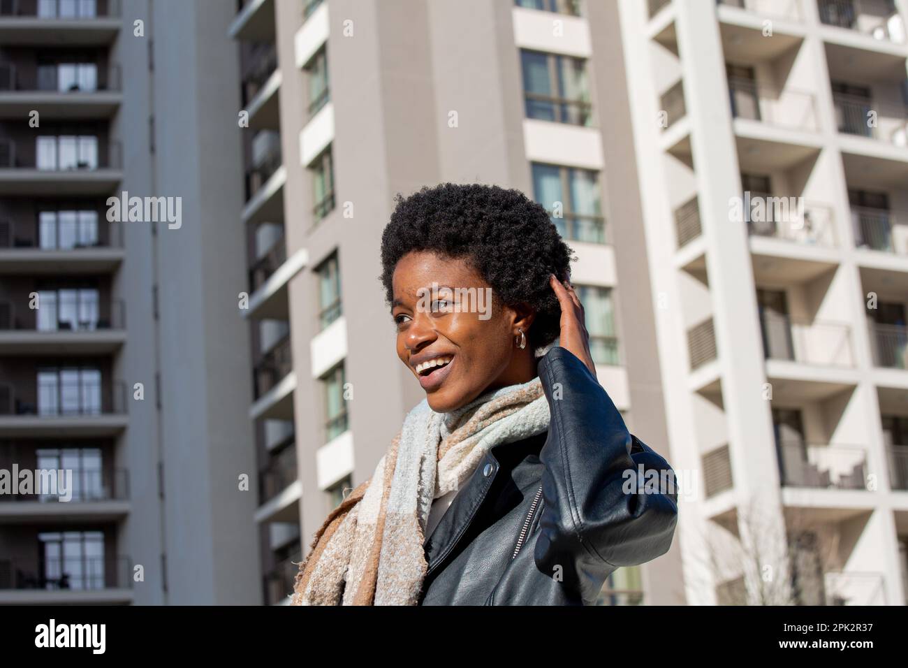 Afrikanisches Mädchen im Park Stockfoto