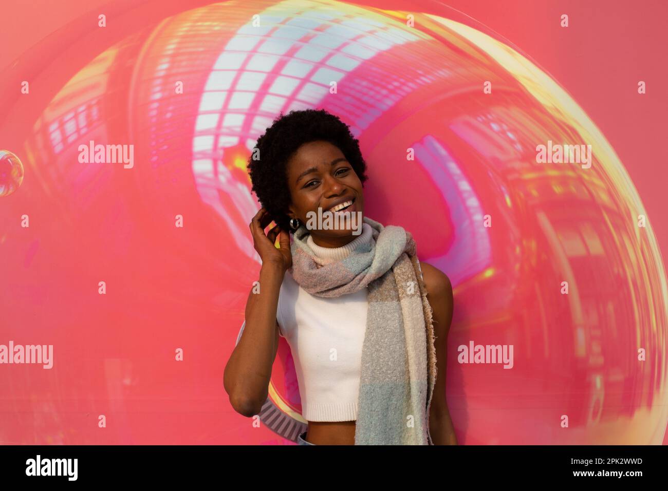 Afrikanisches Mädchen afro har Stockfoto