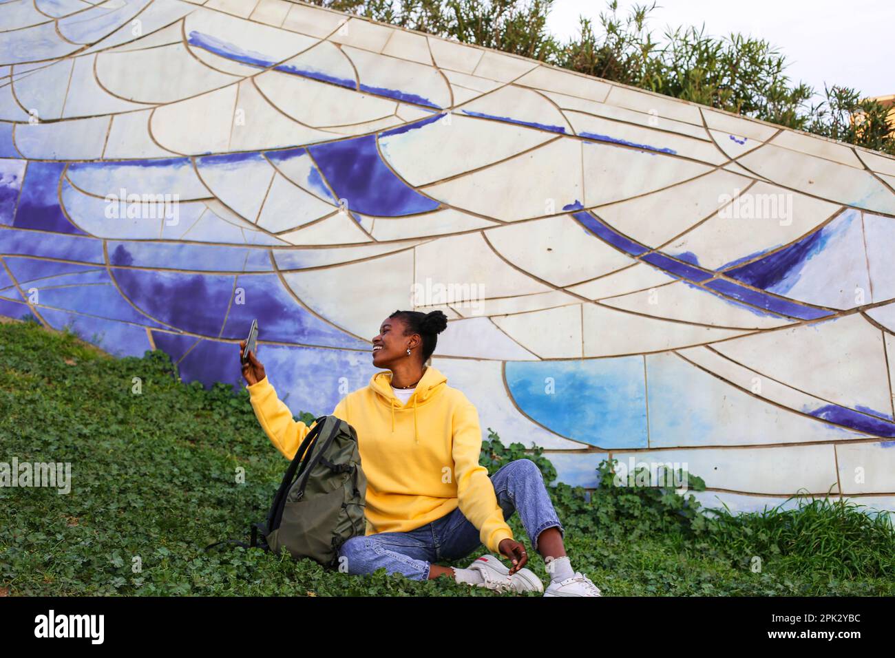 Afrikanisches Mädchen im Park Stockfoto
