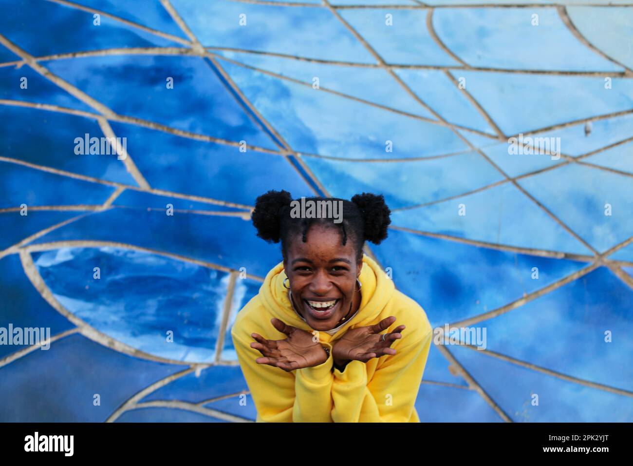 Afrikanisches Mädchen im Park Stockfoto
