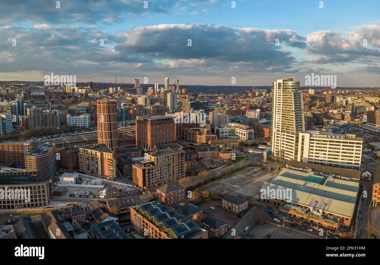 Leeds, Großbritannien, Bridgewater Place und Leeds City Centre aus der Nähe des Bahnhofs. Yorkshire Nordengland Vereinigtes Königreich. Stockfoto