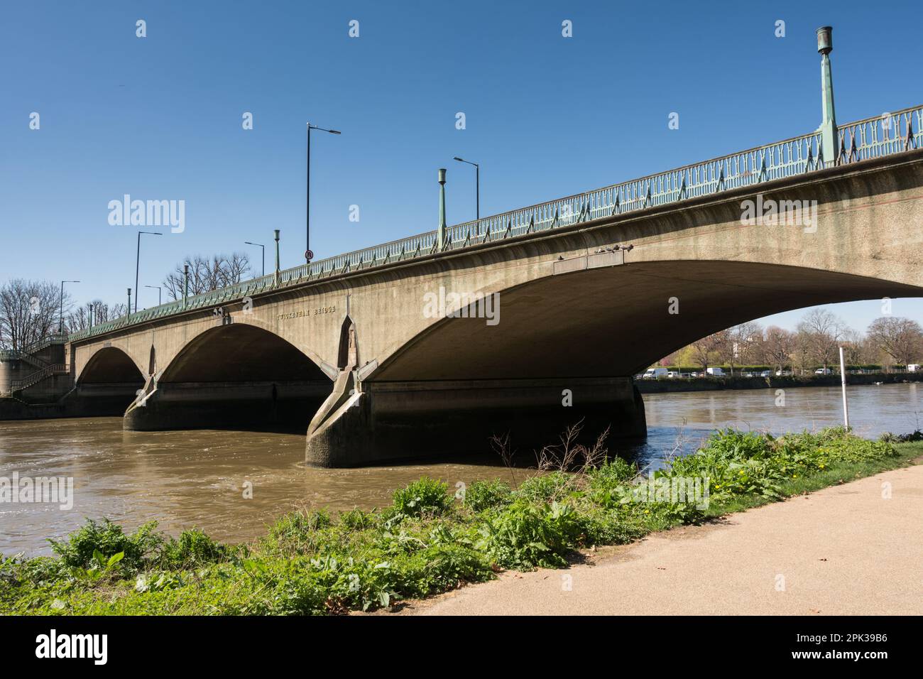 Maxwell Ayrton's Twickenham Bridge on the River Thames, Richmond-upon-Thames, London, England, Großbritannien Stockfoto