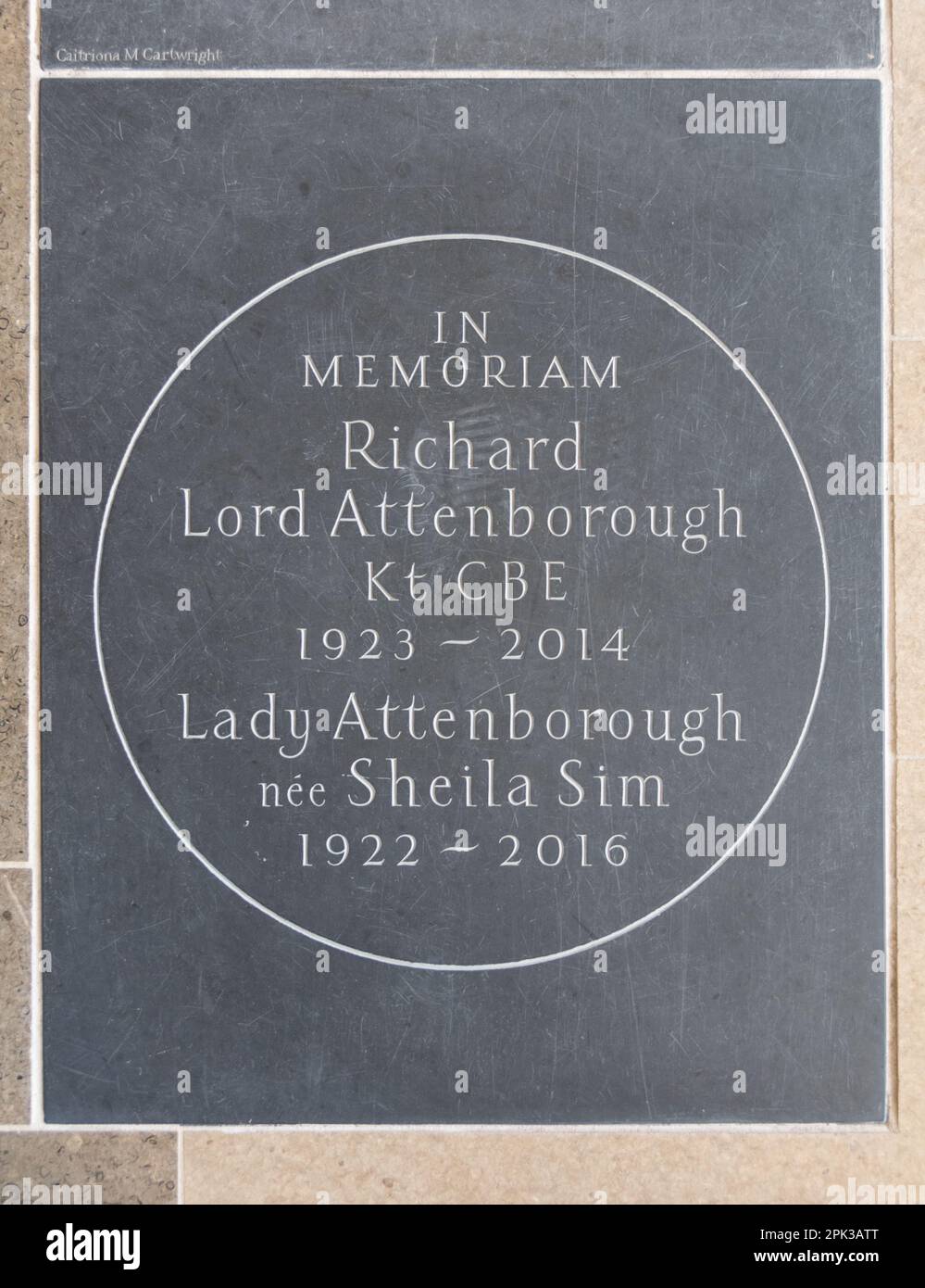 Grab und Gedenken an Richard Lord Attenborough und Lady Attenborough in St. Mary Magdalene Church, Richmond, London, TW9, England, UK Stockfoto