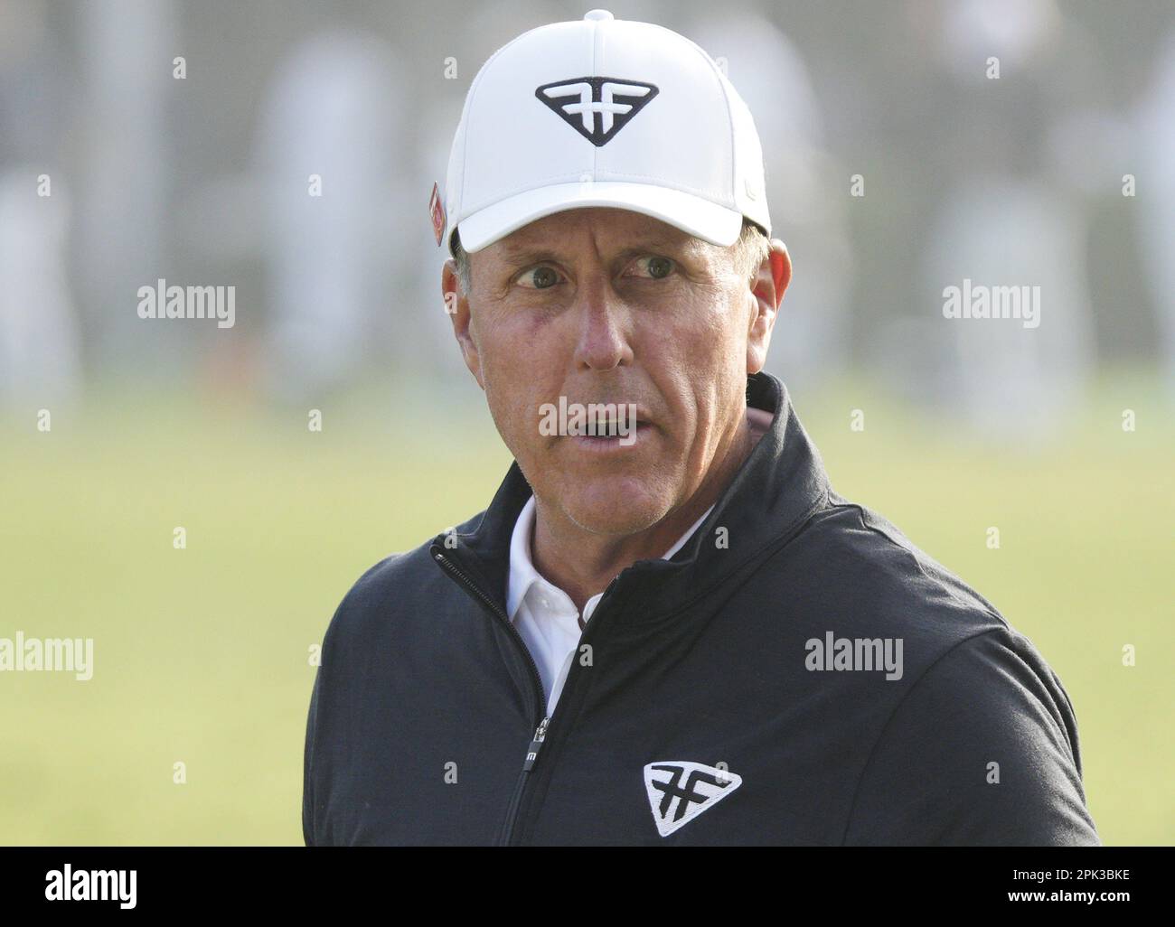 Augusta, Usa. 05. April 2023. Phil Mickelson wärmt sich während einer Trainingsrunde beim Masters Turnier im Augusta National Golf Club in Augusta, Georgia, am Mittwoch, den 5. April 2023 auf. Foto von Bob Strong/UPI Credit: UPI/Alamy Live News Stockfoto