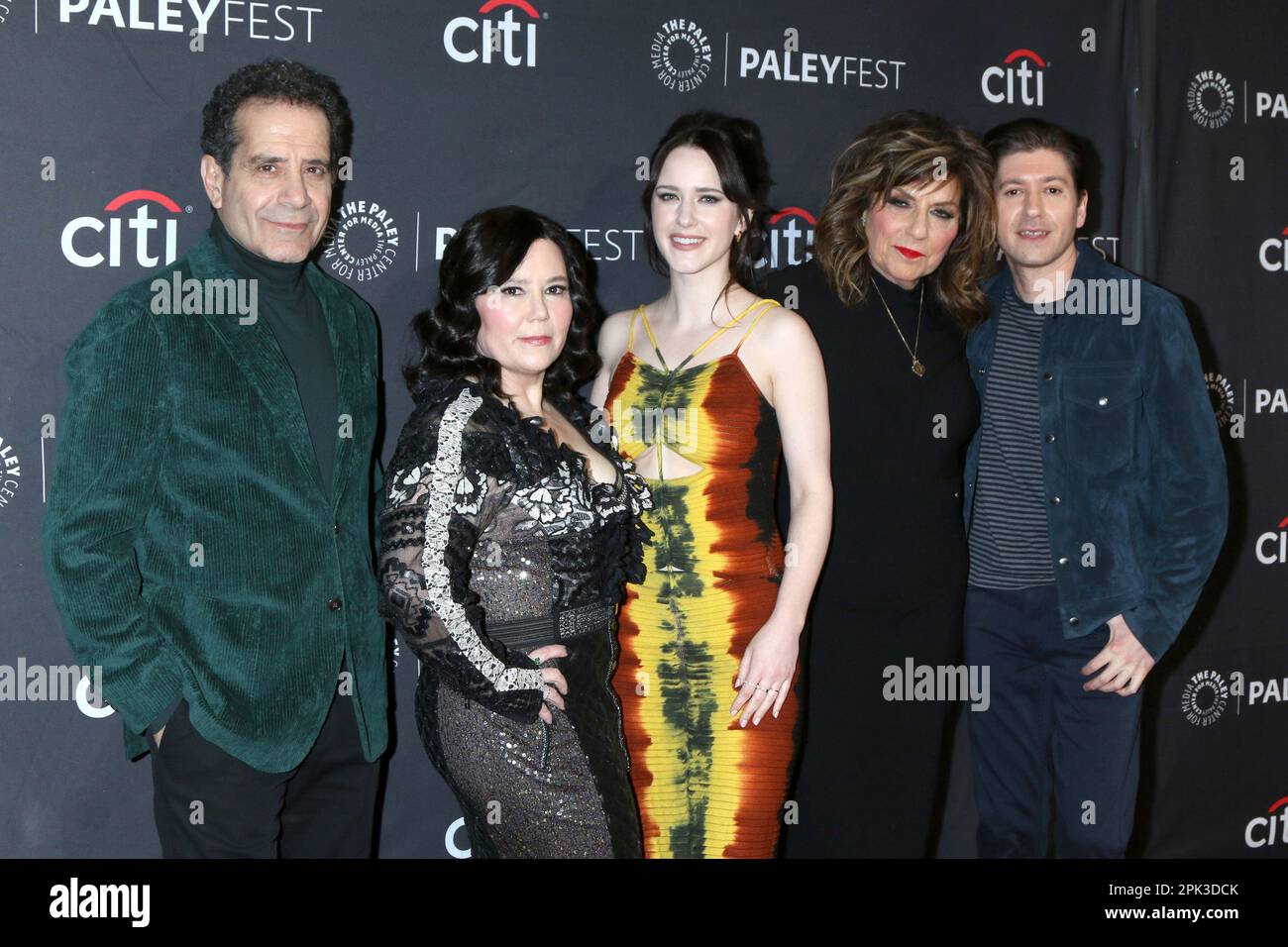 LOS ANGELES - APR 4: Tony Shalhoub, Alex Borstein, Rachel Brosnahan, Caroline Aaron, Michael Zegen beim PaleyFest 2023 - The Marvelous Mrs. Maisel at the Dolby Theater am 4. April 2023 in Los Angeles, Kalifornien (Foto: Katrina Jordan/Sipa USA) Stockfoto