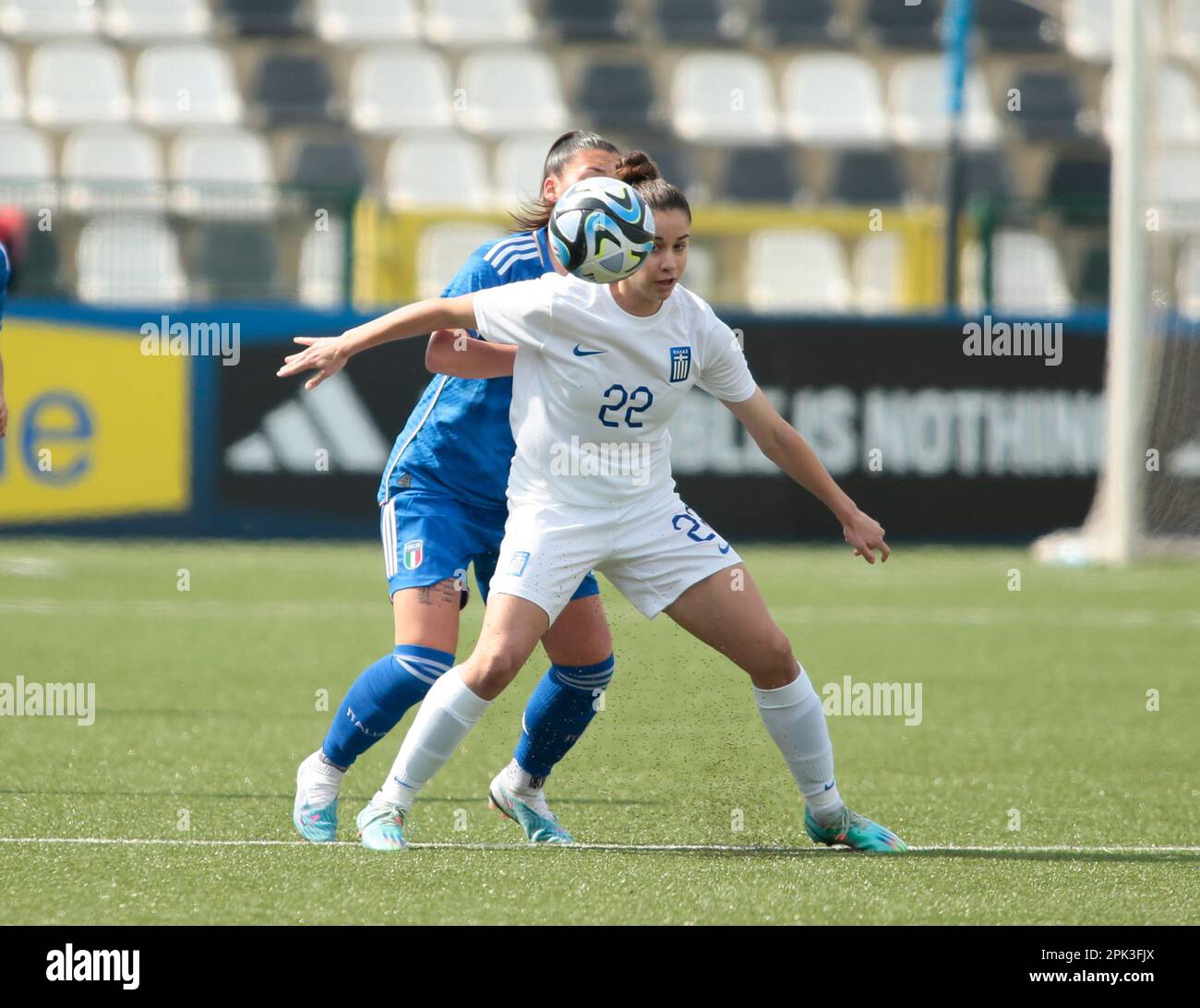 Georgien Chalatsogianni von Griechenland U19 bei der Europameisterschaft U19 2023, Runde 2, Fußballspiel zwischen, Grece U19 Frauen und Italien U19 Frauen, am 05. April 2023 im Stadion Silvio Piola, Vrcelli, Italien. Foto: Nderim Kaceli Stockfoto