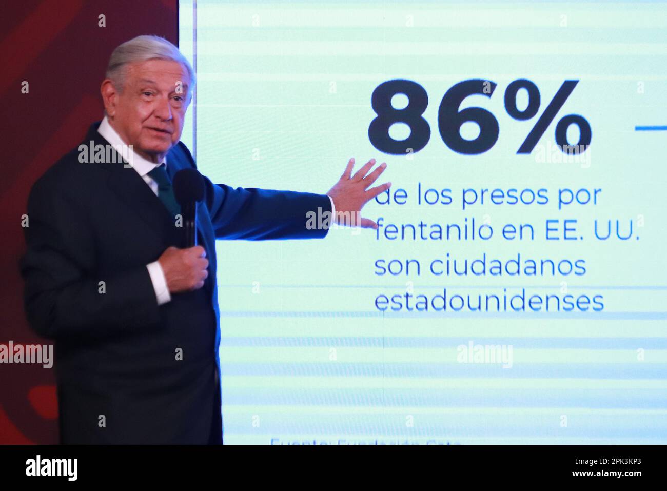 Mexiko-Stadt, Mexiko. 04. April 2023. 04. April 2023 in Mexiko-Stadt, Mexiko: Mexikos Präsident Andres Manuel Lopez Obrador spricht während der täglichen Konferenz vor Reportern im Nationalpalast am 04. April 2023 in Mexiko-Stadt, Mexiko. (Foto: Carlos Santiago/Eyepix Group/Sipa USA) Guthaben: SIPA USA/Alamy Live News Stockfoto