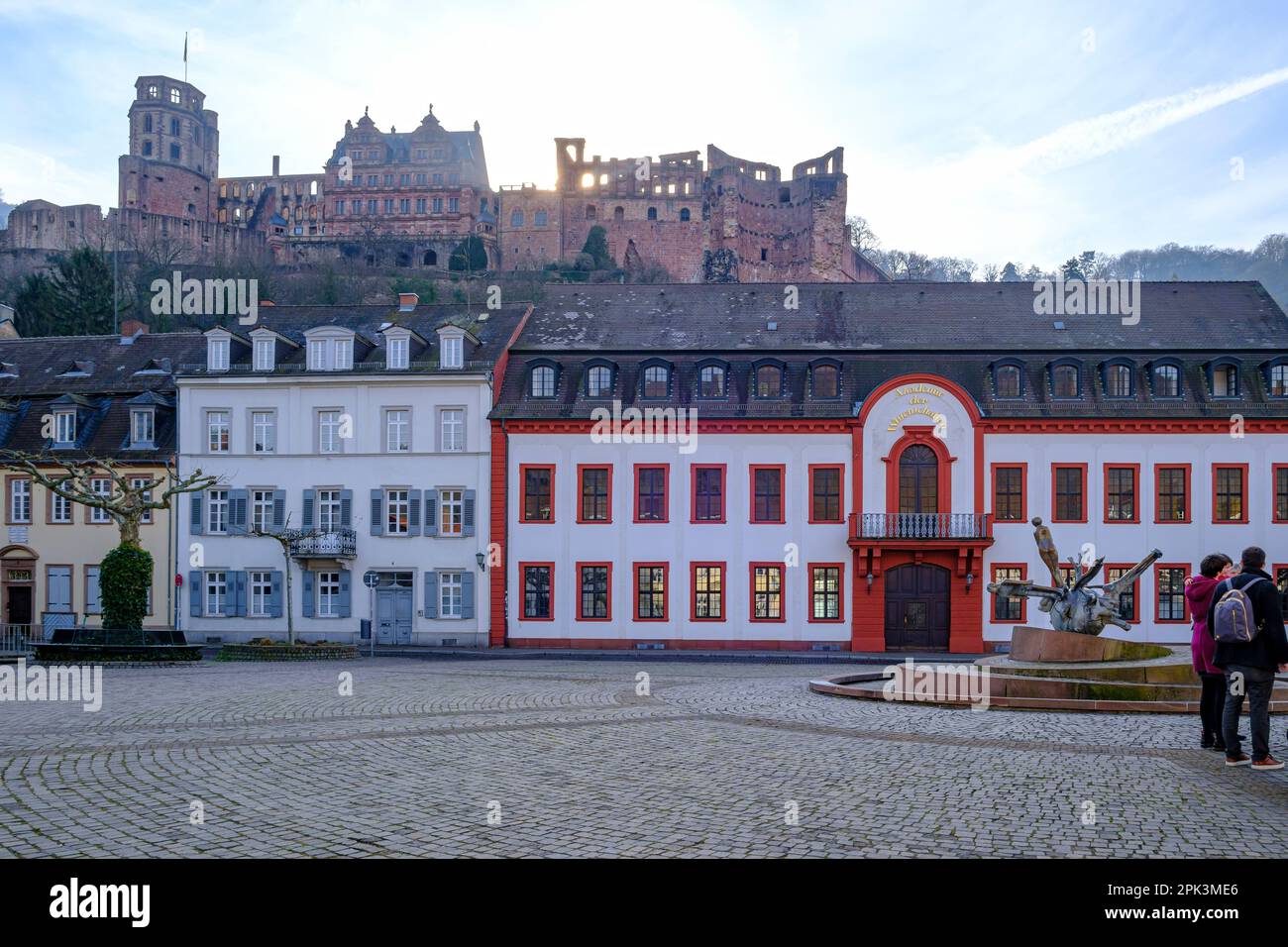 Heidelberg, Baden-Württemberg, Deutschland, Europa, Karlsplatz mit Blick auf das Heidelberger Schloss. Stockfoto