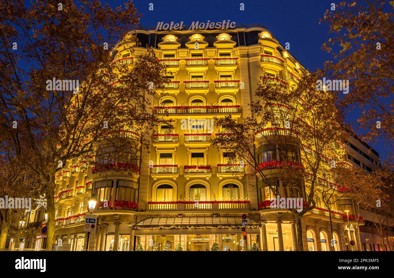 Hotel Majestic auf der Passeig de Gracia Avenue bei Nacht mit spezieller Weihnachtsbeleuchtung (Barcelona, Katalonien, Spanien) ESP: Hotel Majestic, Paseo de Gracia Stockfoto