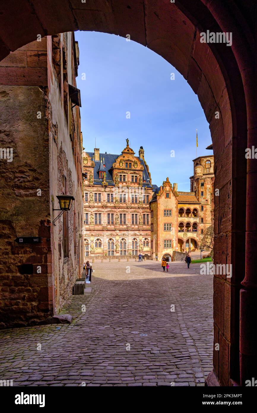 Heidelberger Schloss, Heidelberg, Baden-Württemberg, Deutschland, Europa, Blick durch die Passage des Torturms. Stockfoto