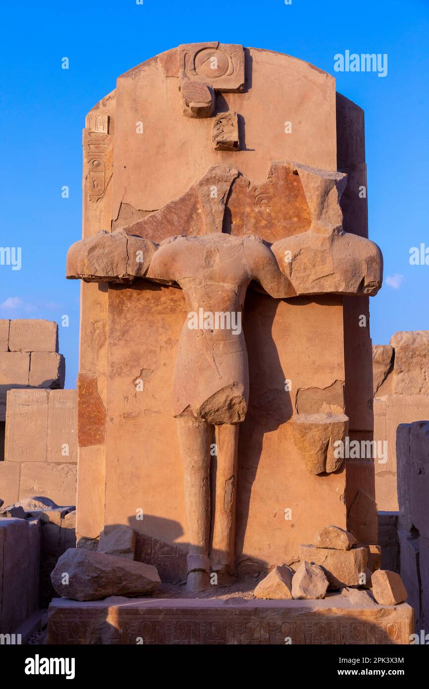 Statue am Karnak-Tempel, Luxor, Ägypten, Nordostafrika Stockfoto