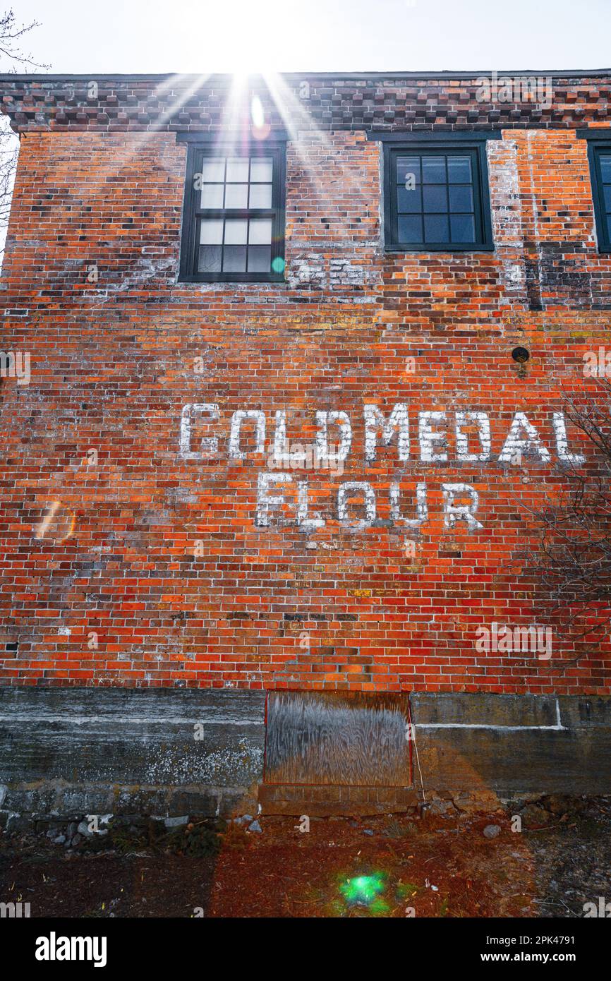 Mehlzeichen mit Goldmedaille, handgemalt auf Ziegel Stockfoto