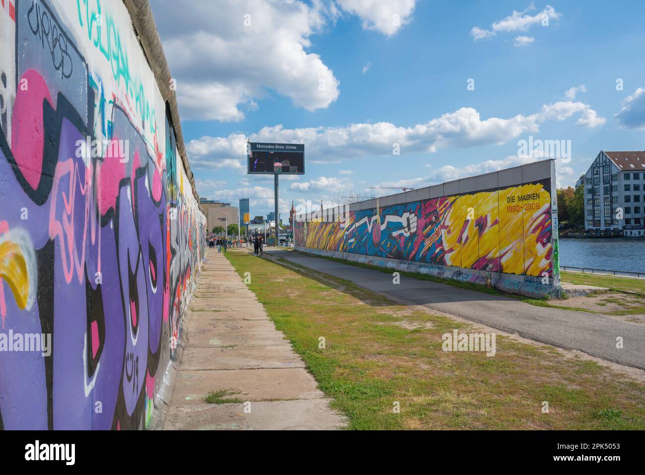 East Side Gallery - permanente Open-Air-Galerie auf dem überlebenden Abschnitt der Berliner Mauer - Berlin, Deutschland Stockfoto