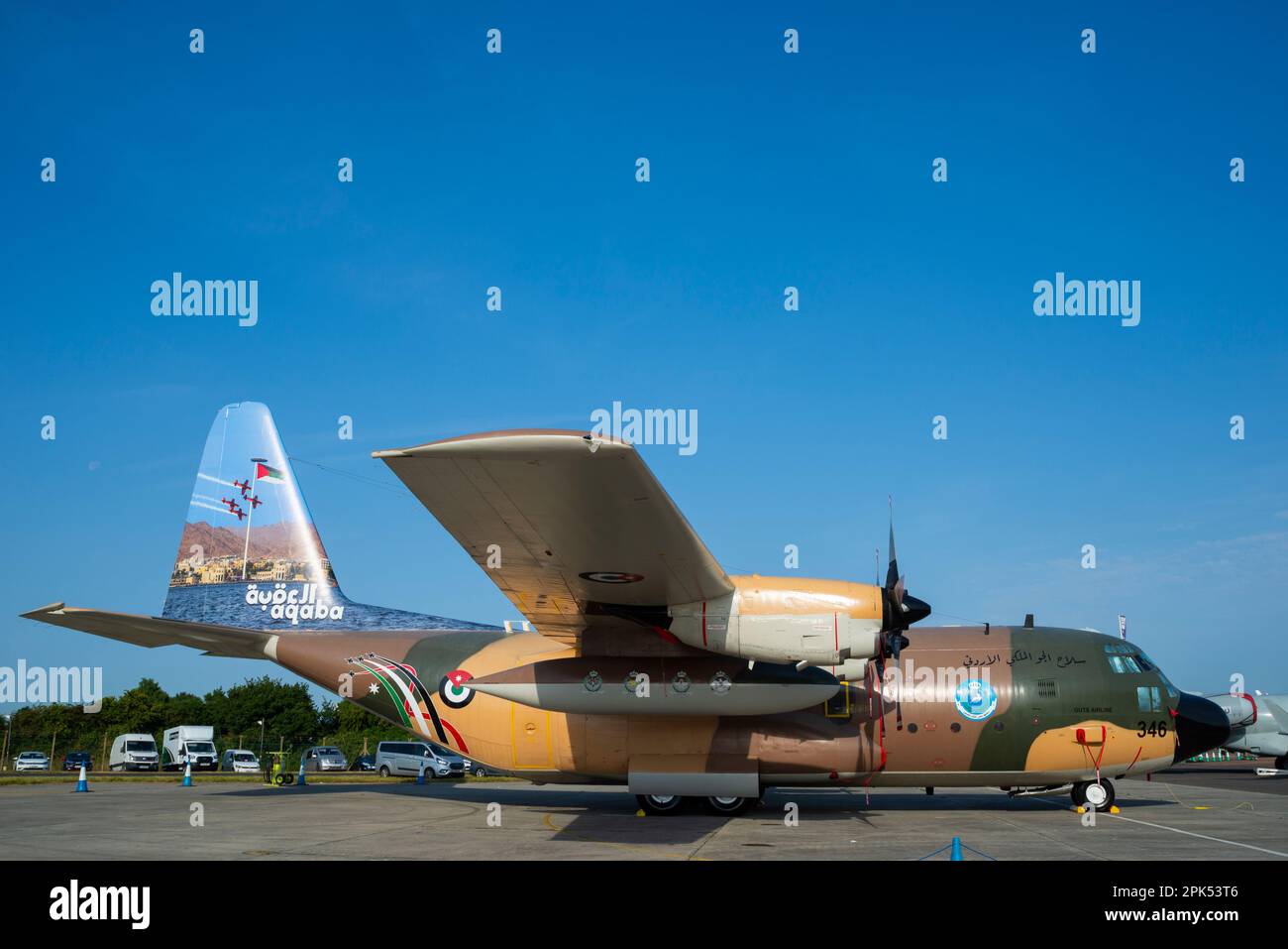 Royal Jordanian Air Force C-130H Hercules 346 gehört zur 'Guts Airline' 3. Transport Squadron. Kunstwerke von Jordan Ausstellungsteams und Land Stockfoto