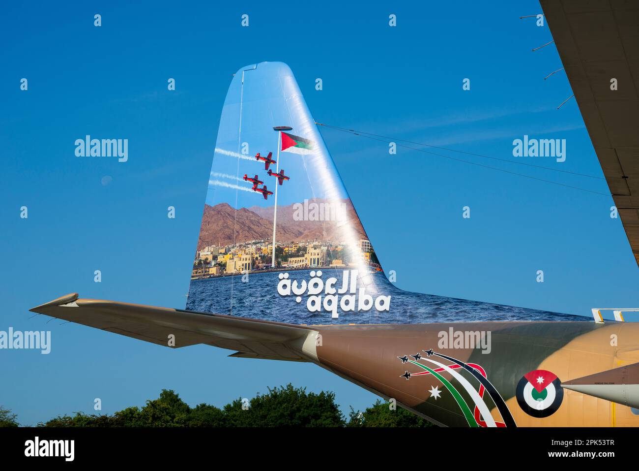 Royal Jordanian Air Force C-130H Hercules 346 gehört zur 'Guts Airline' 3. Transport Squadron. Kunstwerke von Jordan Ausstellungsteams und Land Stockfoto