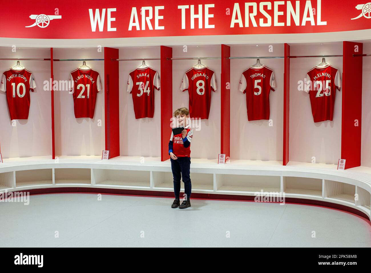 HIGHBURY, LONDON, ENGLAND - Stadiontouren das Fußballstadion Arsenal Emirates in London, Großbritannien Stockfoto