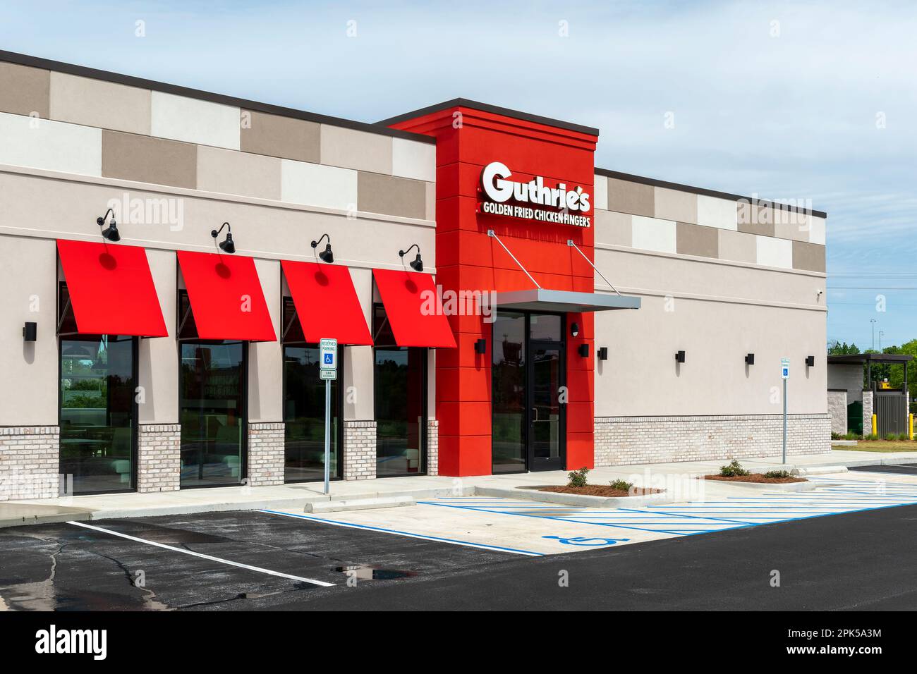Guthrie's Fast Food Restaurant, direkt vor der Tür, spezialisiert auf Chicken Fingers in Montgomery Alabama, USA. Stockfoto
