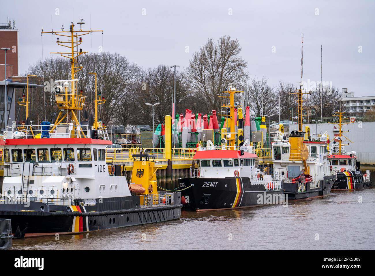 Bremerhaven Boje Yard, hier werden die Navigationsschilder für die äußere Weser gepflegt und eingesetzt, gehört zu den Weser-Jade-Nordsee Wasserstraßen Stockfoto