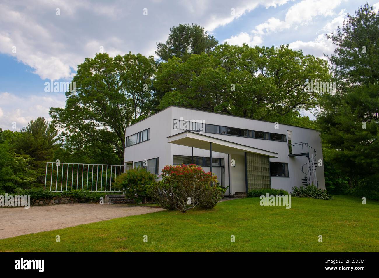 Das Gropius House wurde 1937 im Bauhaus-Stil erbaut und vom modernistischen Architekten Walter Gropius an der Baker Bridge Road 68 in Lincoln, Massachu, entworfen Stockfoto