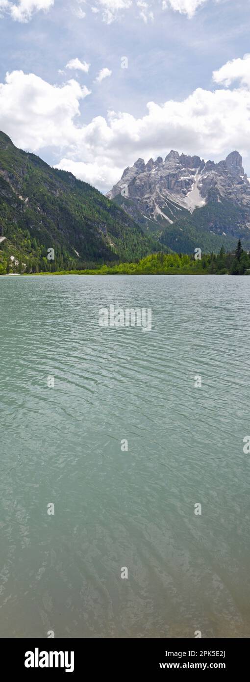 Majestätischer See und Berge, Lago di Landro nahe Monte Piana, Italien Stockfoto