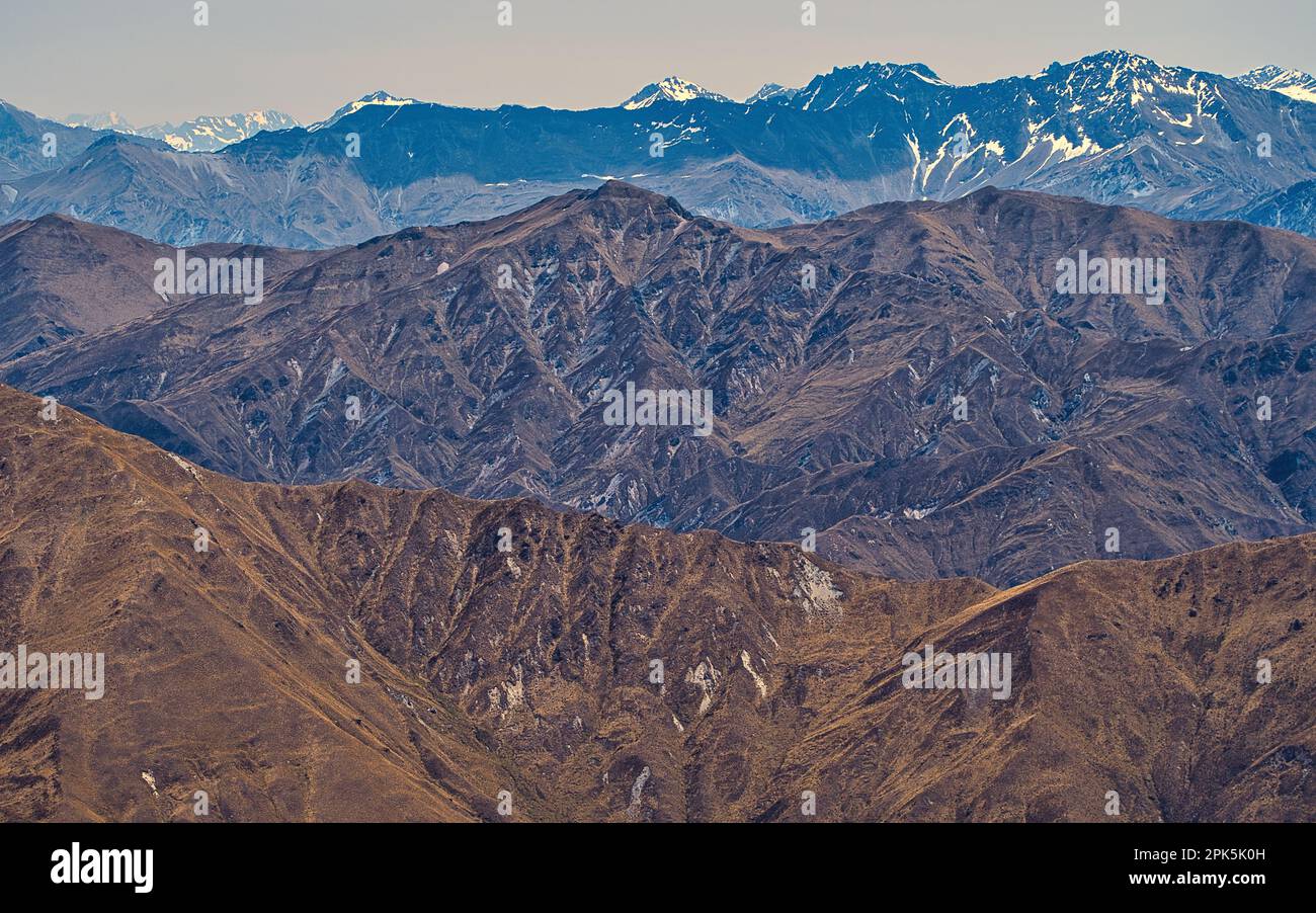 Vom Cardrona-Gipfel in Richtung der Harris Mountains Stockfoto