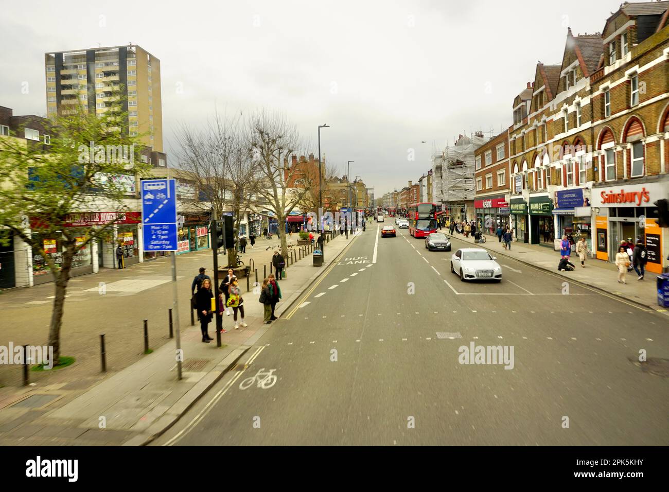 Kilburn High Road, London, Vereinigtes Königreich Stockfoto