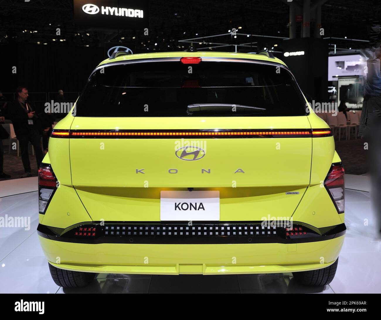 2024 Hyundai Kona Electric wird auf der 2023 NY International Auto Show im Javits Center in New York, NY, am 5. April 2023 ausgestellt. (Foto: Stephen Smith/SIPA USA) Stockfoto