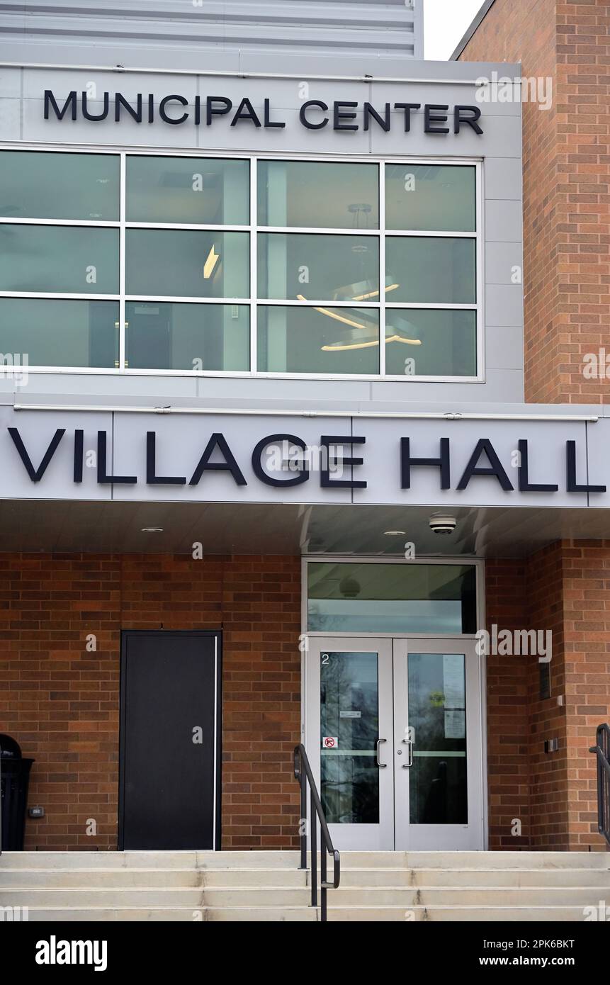 Carol Stream, Illinois, USA. Eine Gemeindehalle, das Zentrum der kommunalen Regierung in einem Vorort von Chicago. Stockfoto