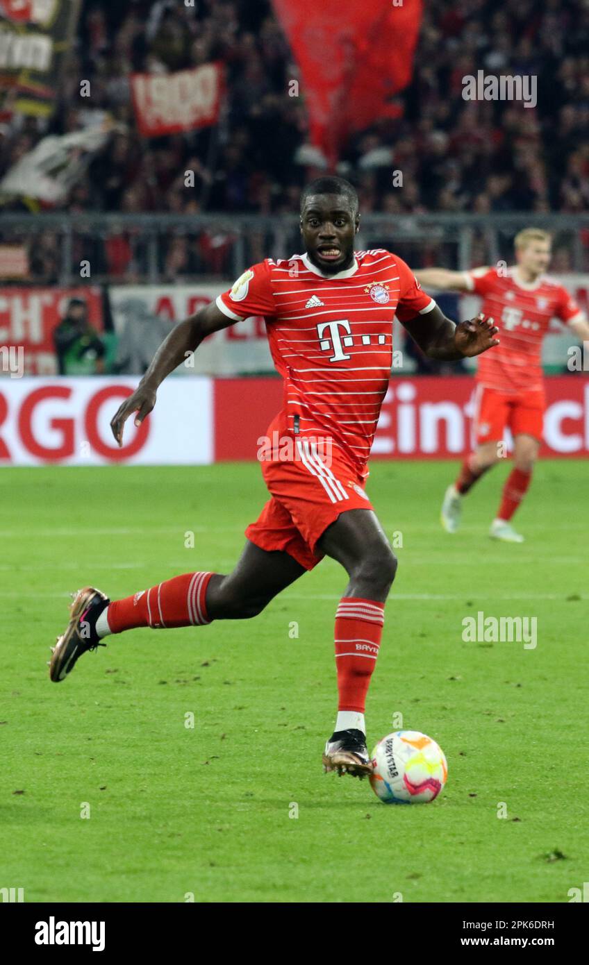 München, Deutschland 04. April 2023. MÜNCHEN, DEUTSCHLAND - 04. APRIL: 2 Dayot UPAMECANO während des Viertelfinalspiels des DFB Cup zwischen dem FC Bayern Muenchen und dem SC Freiburg in der Allianz Arena am 04. April 2023 in München.DFB-Pokal - DFB Cup - Fußballspiel zwischen dem FC Bayern Muenchen und dem SC FREIBURG in München am 4. 2023. April 1:2 – DFB Fussball (Foto und Copyright @ ATP images/Arthur THILL (THILL Arthur/ATP/SPP). Kredit: SPP Sport Press Photo. Alamy Live News Stockfoto