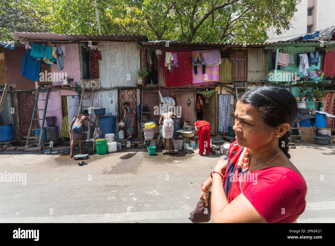 Dharavi in der Mitte der Stadt, Asias größter Slum mit schätzungsweise 600 000 Einwohnern, Mumbai, Maharashtra, Indien Stockfoto