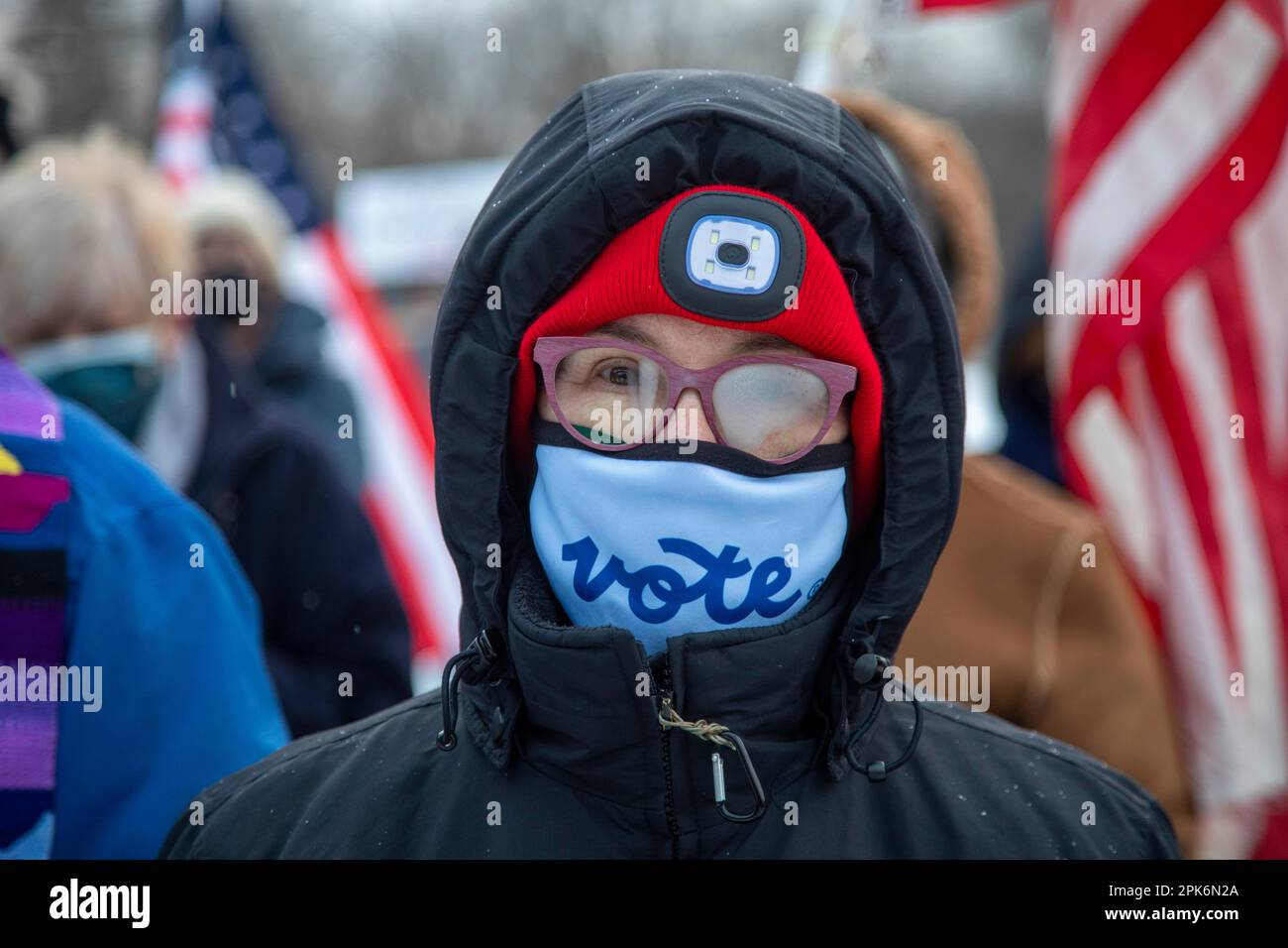 Rochester Hills, Michigan, USA, 6. Januar 2022, Eine Kundgebung und Nachtwache erinnert und protestiert an den gewaltsamen Angriff auf die USA Capitol ein Jahr zuvor und Stockfoto