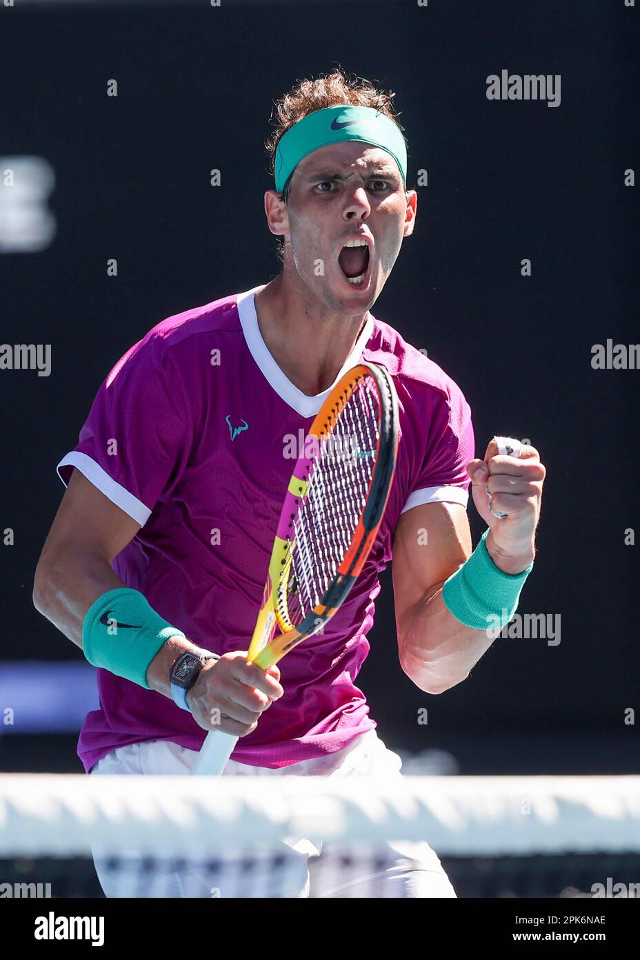 Der spanische Tennisspieler Rafael Nadal feiert während des Tennisturnier der Australian Open 2022 in Melbourne Park, Victoria, Australien Stockfoto