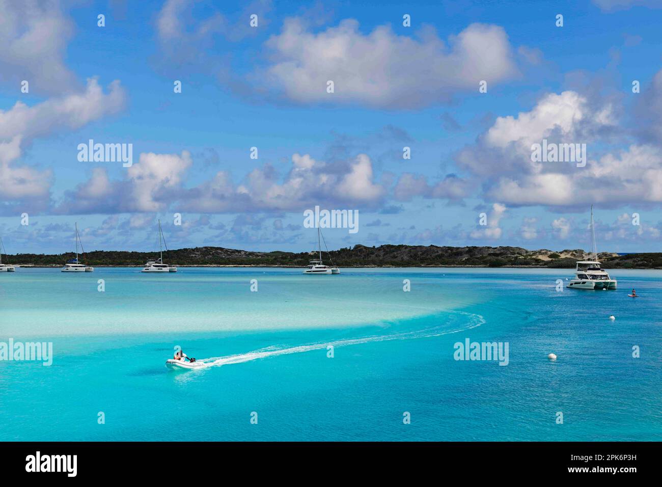 Segelboote ankern vor Warderick Wells, Bahamas und Exuma Cays Land and Sea National Park, Bahamas Stockfoto