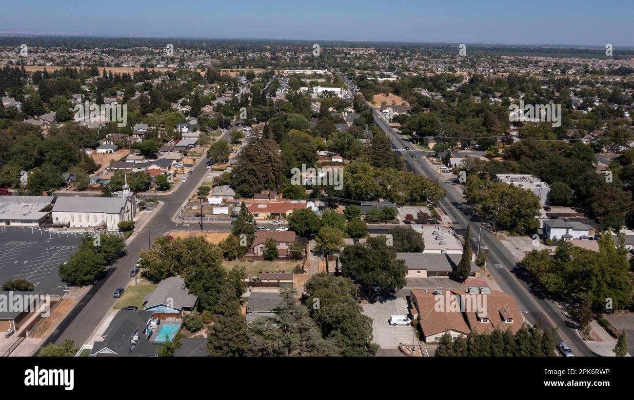 Ein Vorort von Elk Grove, Kalifornien, USA, aus der Vogelperspektive am Nachmittag. Stockfoto