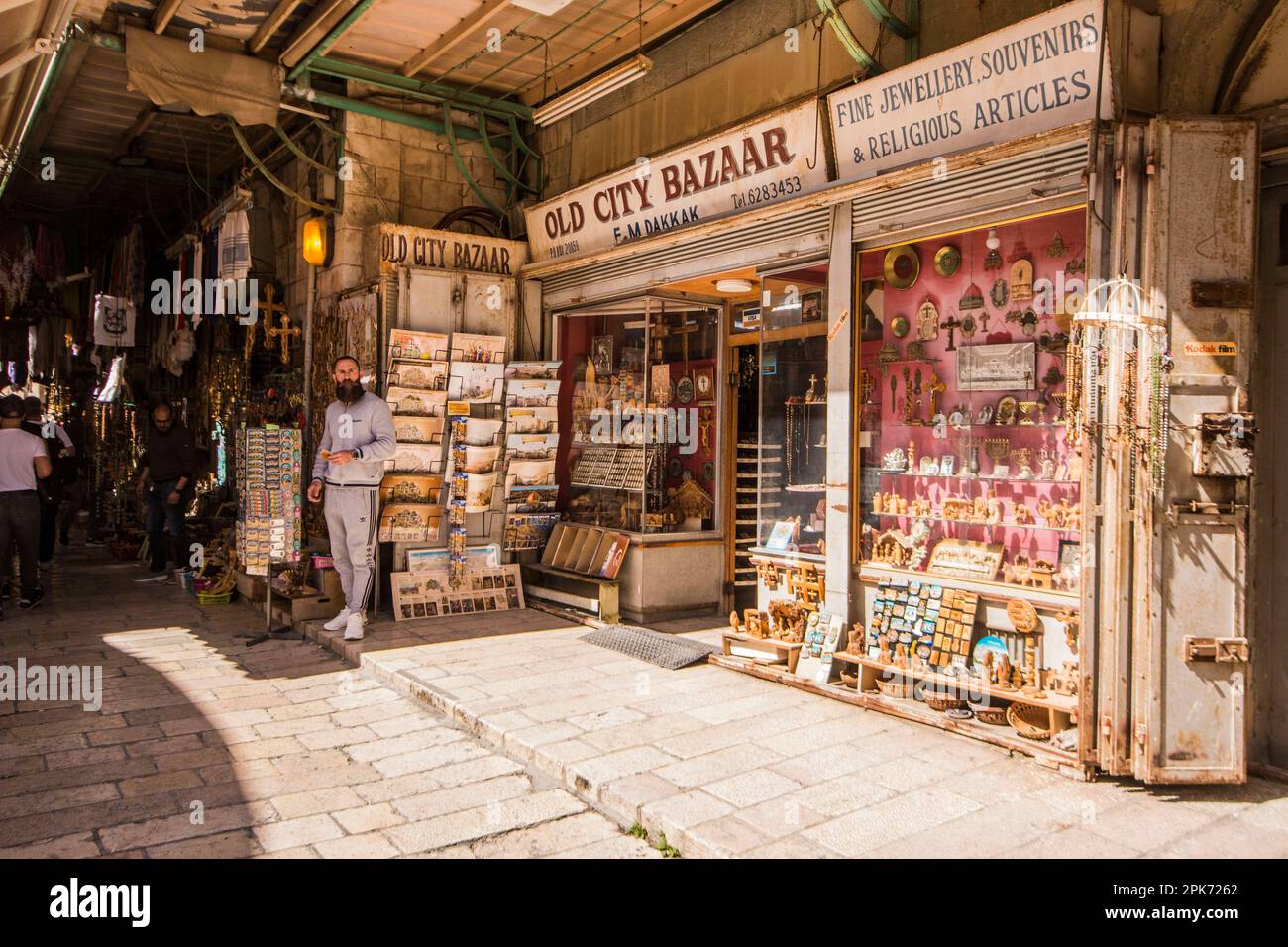 Altes Geschäft auf dem Basar von Jerusalem Stockfoto