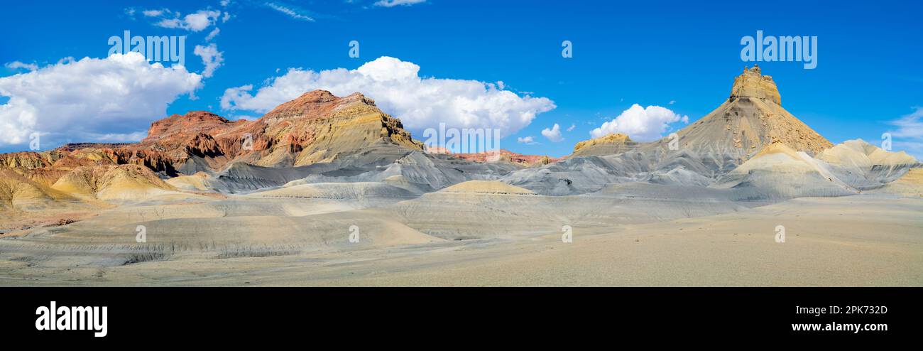 Majestätische Berge in der Wüste, Glenn Canyon National Recreation Area, Utah und Arizona, USA Stockfoto