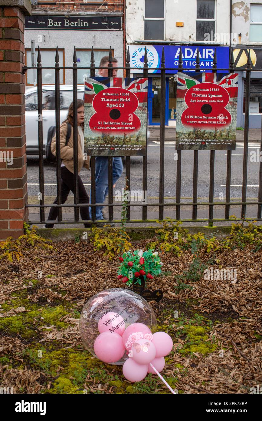 Die Shankill Road Memorial Gardens sind den neun unschuldigen Opfern einer Bombenexplosion gewidmet , die bei den Frizzells Fish Mongers nicht gewarnt wurde . Stockfoto