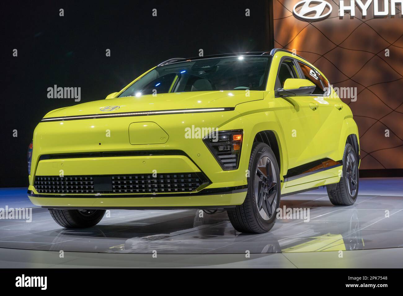 NEW YORK, NEW YORK - 05. APRIL: Vorstellung des neuen elektrischen 2024 Hyundai Kona auf der International Auto Show Pressevorschau im Jacob Javits Convention Center am 5. April 2023 in New York City. Stockfoto