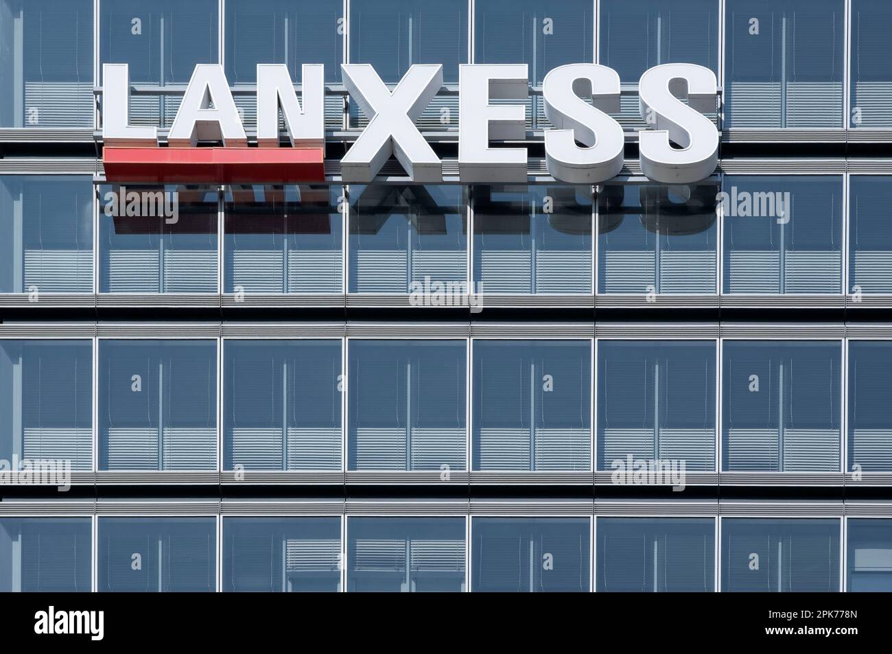 LANXESS AG in Köln-Deutz. Die Gruppe für Spezialchemikalien wurde 2004 durch die Ausgliederung der Bayer AG gegründet. Stockfoto