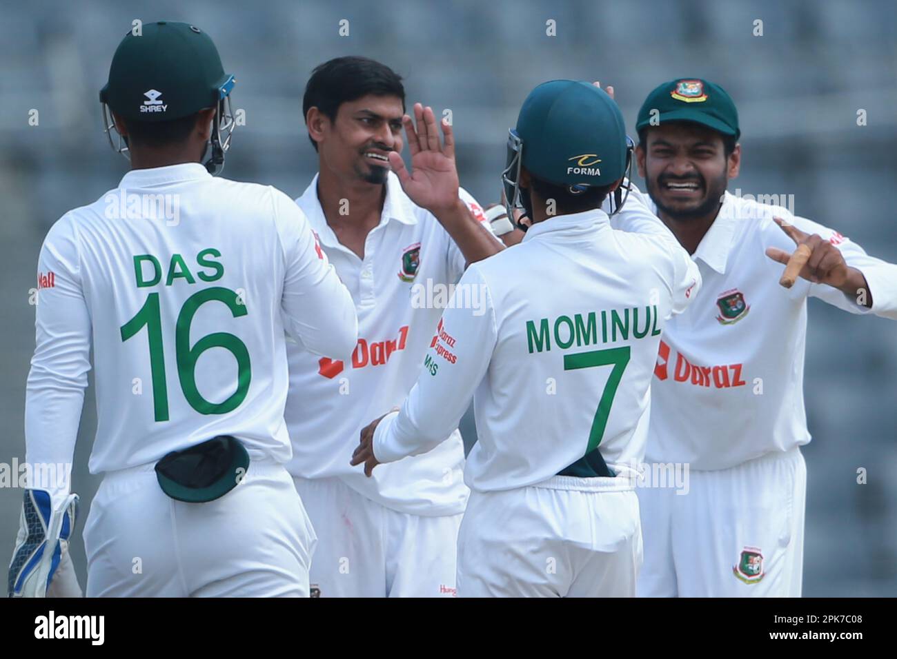 Taijul Islam feiert nach Harry Tector Wicket am dritten Tag des alleinigen Testspiels zwischen Bangladesch und Irland bei Sher-e-Bangla Na Stockfoto