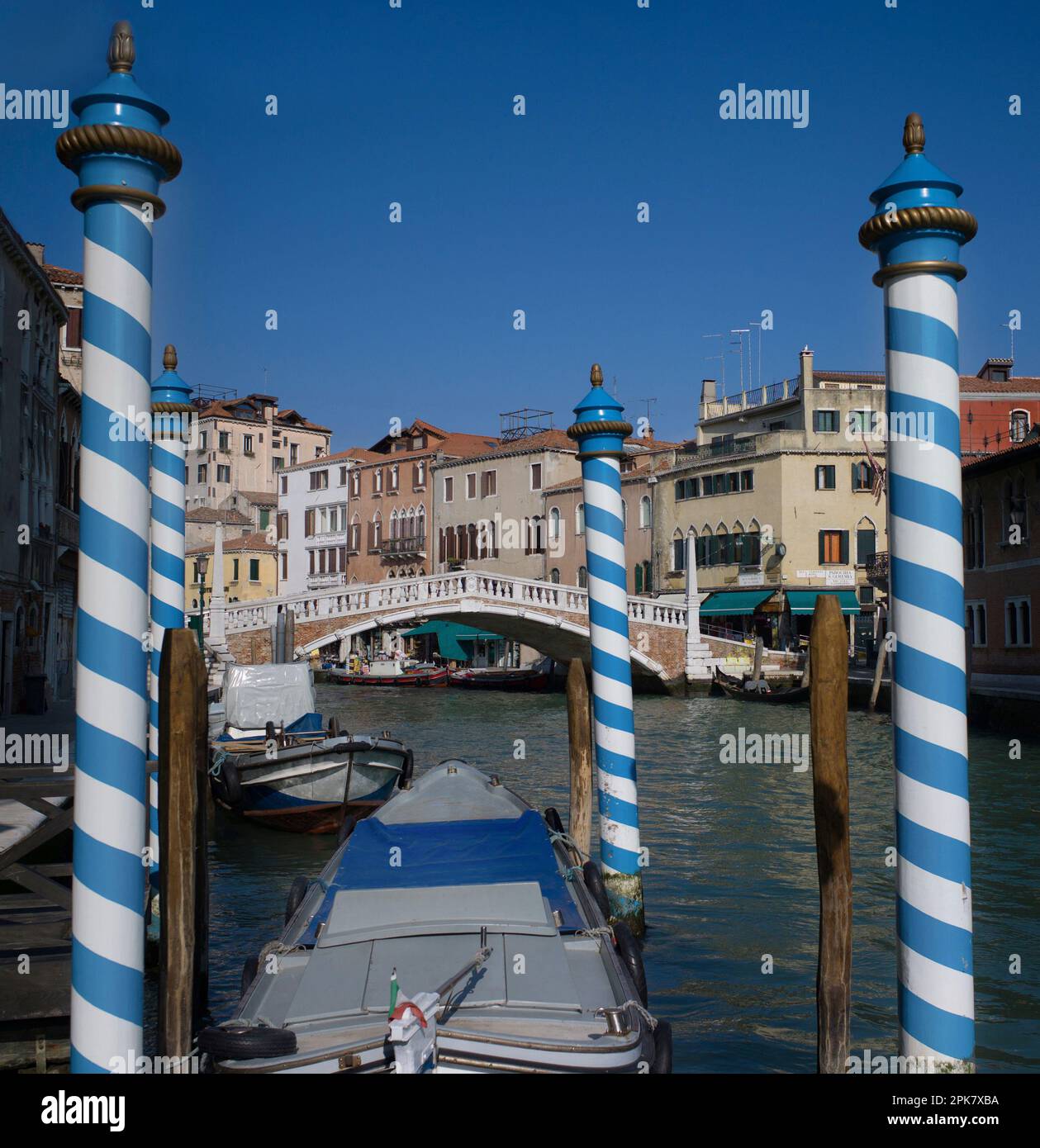 Venezianische Stangen, die das Familieneigentum der Festung, venedig, Italien, darstellen. Stockfoto