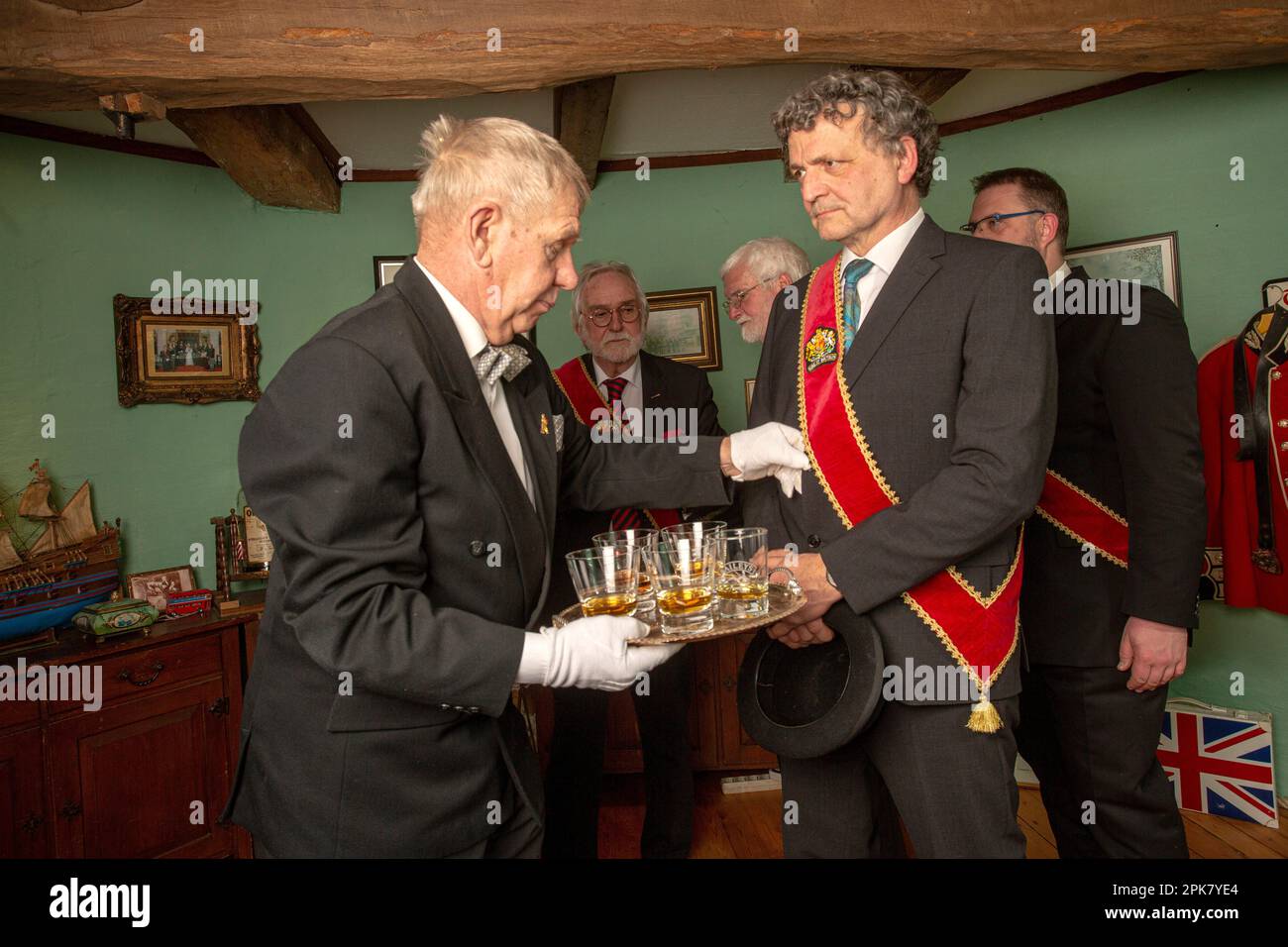 Mitglieder der Abteilung "Freunde der britischen Königsfamilie - Deutschland" in Nettetal, der Club bereitet sich auf die Feier von König Karl III. In Deutschland vor Stockfoto
