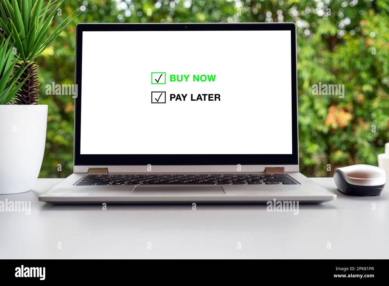 Jetzt kaufen, später bezahlen, Konzept auf Laptop Stockfoto