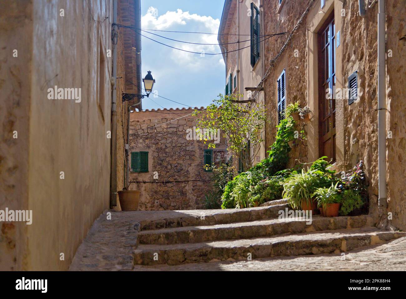 Wunderschöne Straße in Valldemossa auf Mallorca, Balearische Insel, Spanien Stockfoto