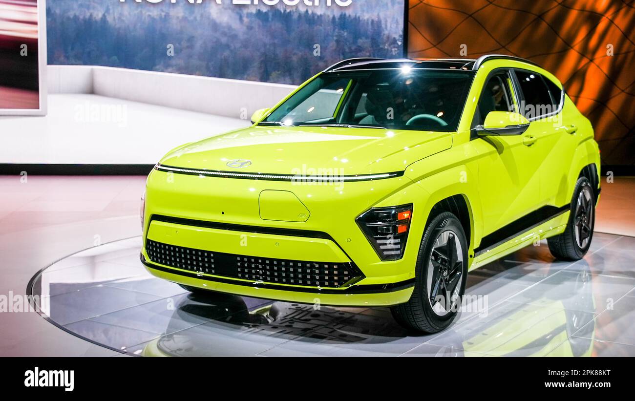 NEW YORK, NY, USA - 5. APRIL 2023: Die Hyundai Kona Electric 2024 auf der New York International Auto Show Stockfoto