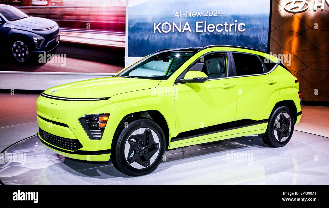 NEW YORK, NY, USA - 5. APRIL 2023: Die Hyundai Kona Electric 2024 auf der New York International Auto Show Stockfoto