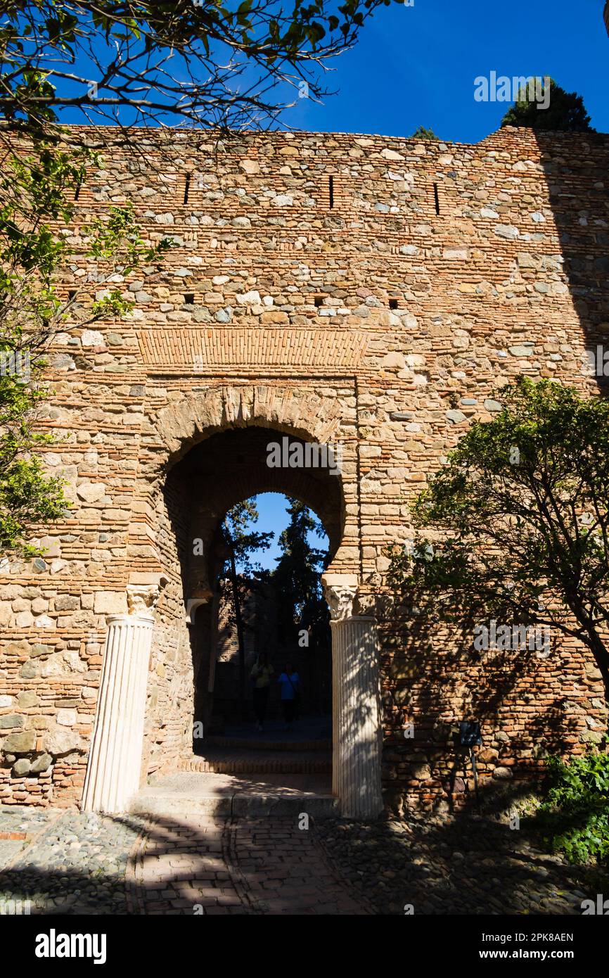 Puerta De Las Columnas Die Alcazaba De Malaga Muslimische Festung An puerta-de-las-columnas-die-alcazaba-de-malaga-muslimische-festung-an
