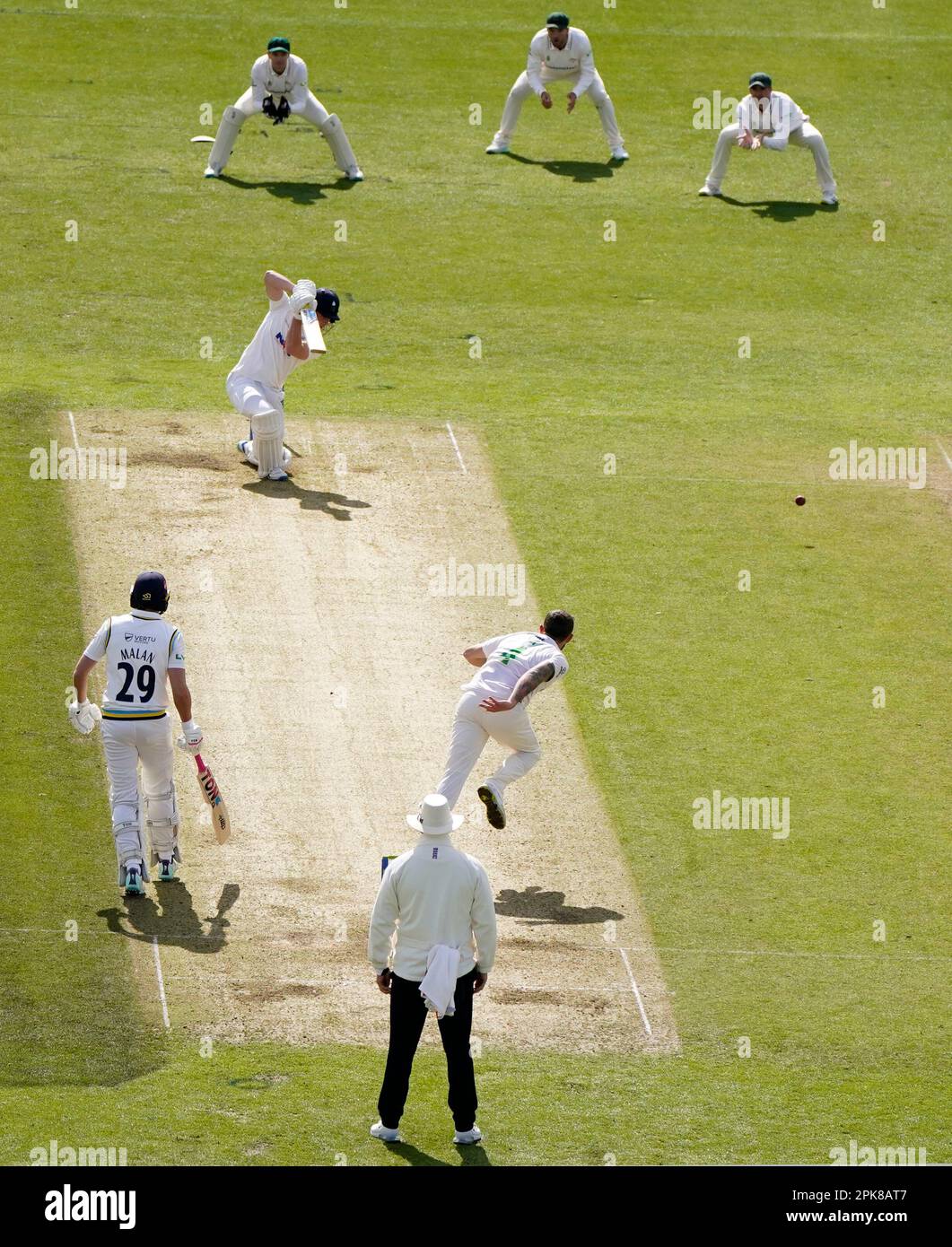 Yorkshires Finlay Bean Fledermäuse am ersten Tag des Spiels LV= Insurance County Championship Division Two im Headingley Stadium, Yorkshire. Foto: Donnerstag, 6. April 2023. Stockfoto